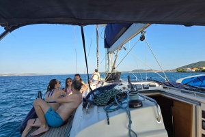 Elegant Day-Sailing Tour-Lunch&Drinks included