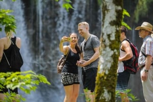 ザダル：入場券付きプリトヴィツェ湖群への移動