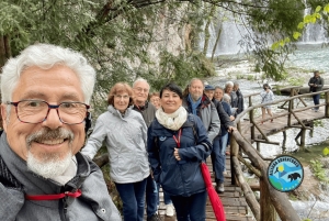 Zagreb: Plitvice med sikrede billetter, bådtur og togtur