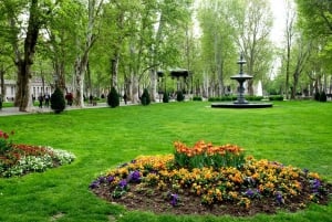 Zagreb: Private Walking Tour with Funicular Ride & Transfers