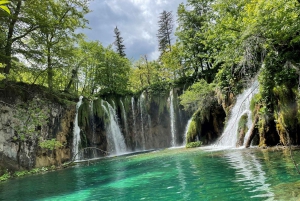 Zagreb: Rastoke & Plitvice Lakes Guided Tour with Ticket