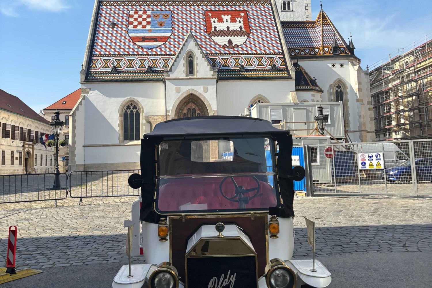 Zagreb: Upper Town Tour by Electric Vintage Car