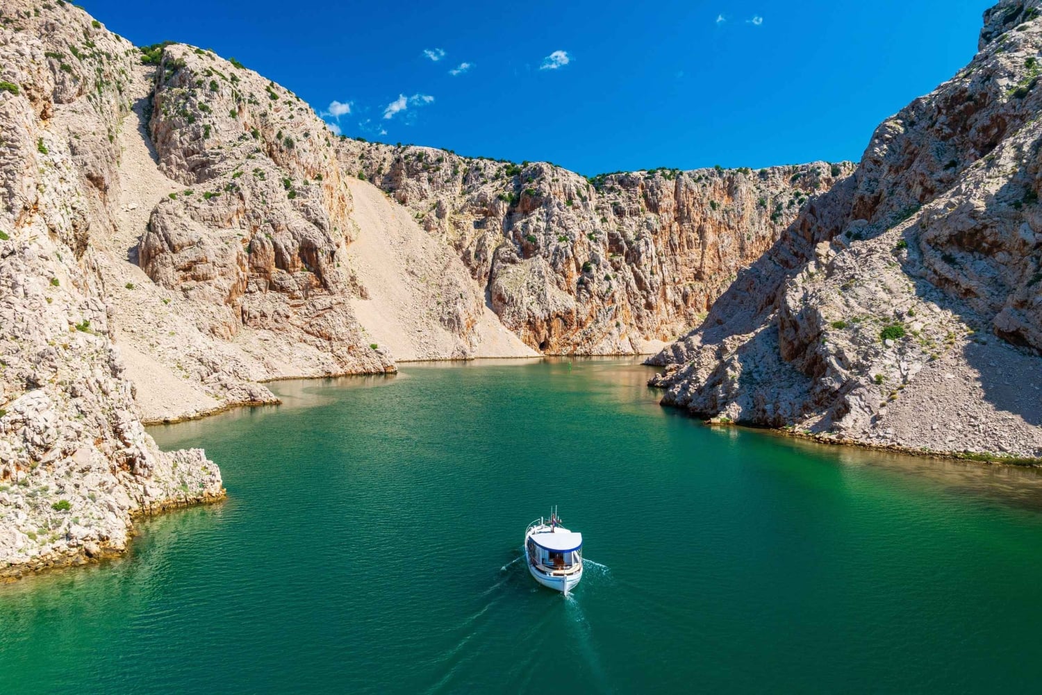 ズルマニャ川とクロアチアの 3 つの海を巡るボート ツアー