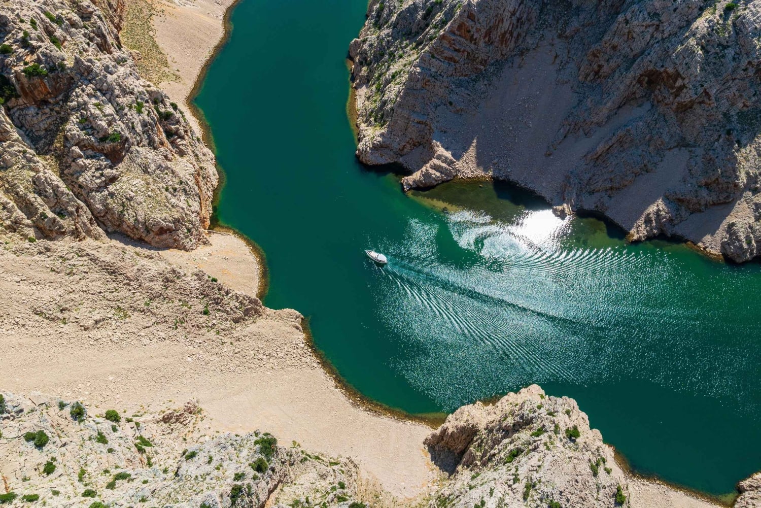 ズルマニャ川とクロアチアの 3 つの海を巡るボート ツアー