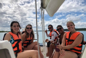 Bacalar: Group Sailing Trip with Swimming and Drinks