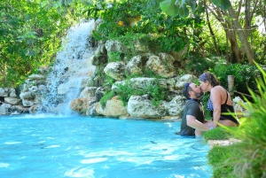 Combo de Paseo en Buggy, Salto en Tirolina y Piscina en Cascada con Comida