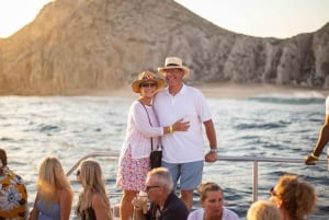 Cabo San Lucas: Crucero de 2 horas al atardecer con comida y vino