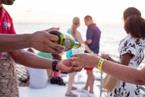 Cabo San Lucas: Crucero de 2 horas al atardecer con comida y vino