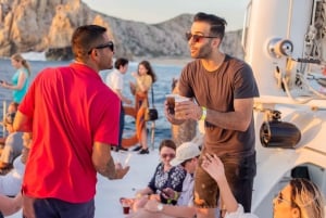 Cabo San Lucas: Crucero de 2 horas al atardecer con comida y vino