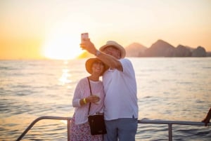 Cabo San Lucas: Crucero de 2 horas al atardecer con comida y vino