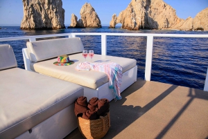 Cabo San Lucas: Private Catamaran Tour with Snorkeling