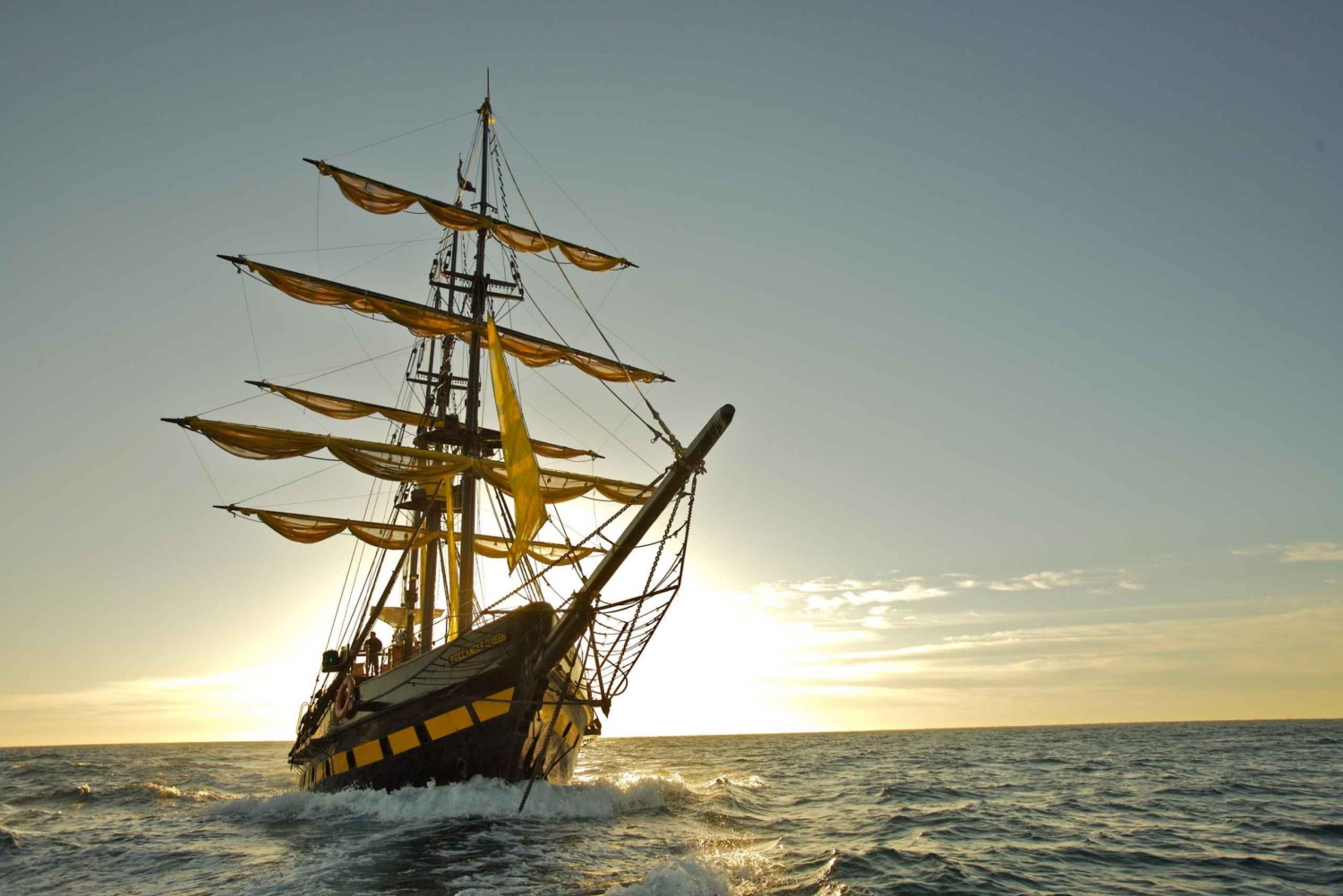 Cabo San Lucas: Sunset Pirate Ship Cruise with Dinner Show