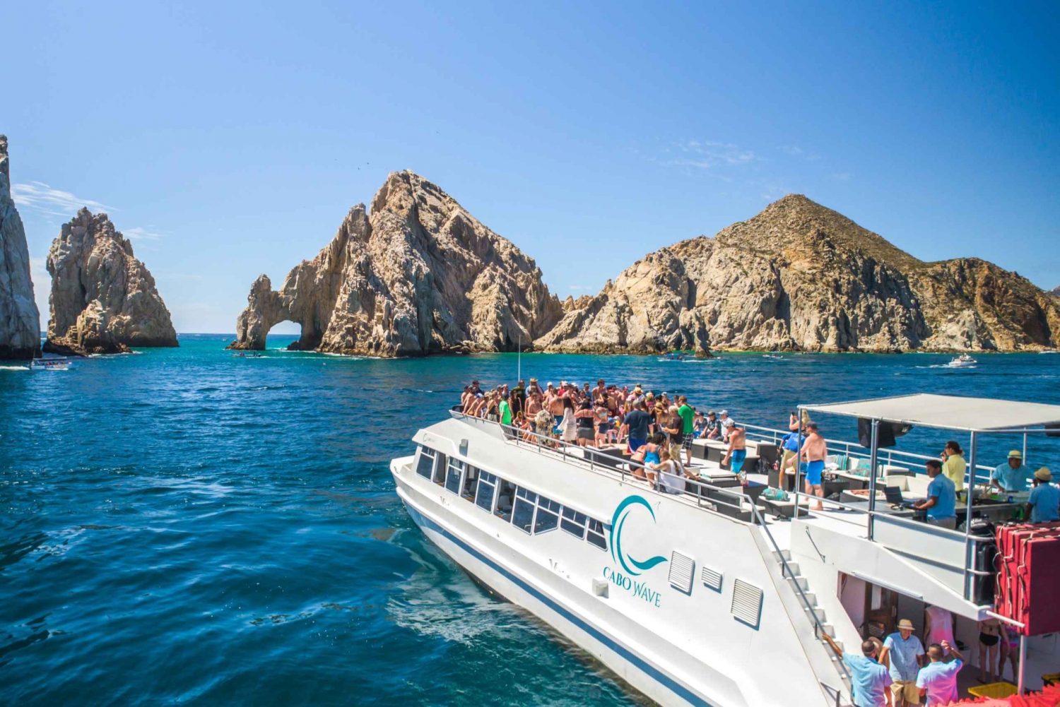 Cabos: Cabo Wave Cruise with Snorkeling, Lunch & Open Bar