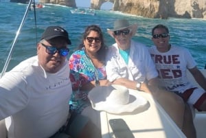 Cabos Tour Privado en Yate, Actividades Acuáticas, Comida y Bebidas