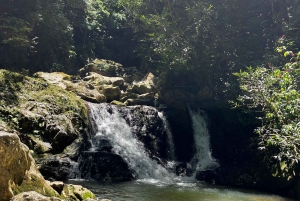 Caguas: Aventura en cascadas y cuevas