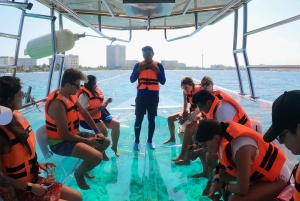Cancún: Clear Boat Ride with drinks