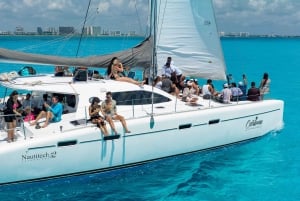 Cancún: Catamarán Isla Mujeres + Espectáculo Coco Bongo