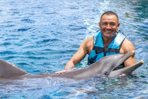 Cancún: Isla Mujeres Catamaran Tour & Swim with Dolphins