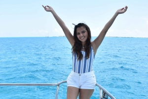 Cancun: Isla Mujeres Only Adults Catamaran, drinks & snorkel