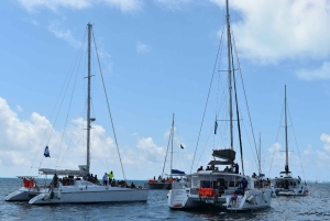 Cancun: Isla Mujeres Only Adults Catamaran, drinks & snorkel