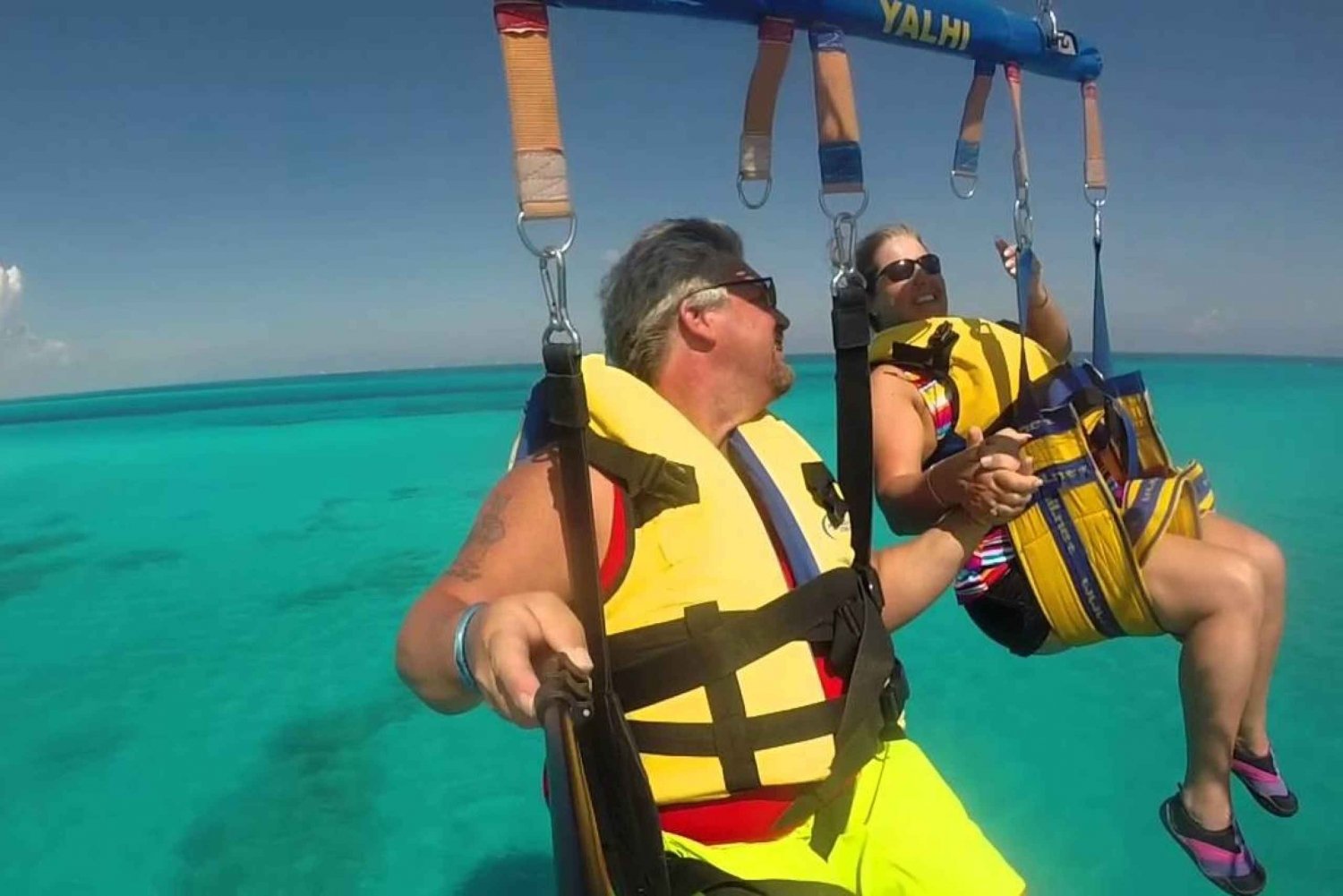 Cancún: Parasailing Adventure with Hotel Pickup and Drop-off