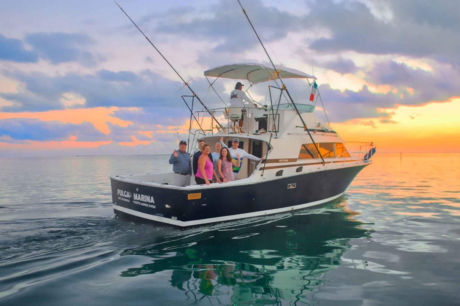 Cancún: paseo en barco de pesca deportiva compartido con bebidas