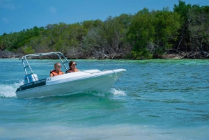 Cancun: Speedboat tour to a Virgin Beach