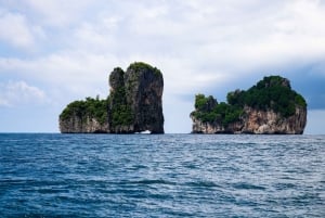 Cartagena: 5 Islands Boat Tour with Lunch, Snorkeling, & Bar