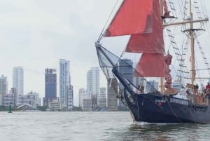 Cartagena, CO: Sunset Skyline Tour en barco pirata con bebidas