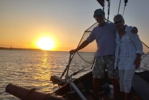 Cartagena, CO: Sunset Skyline Tour en barco pirata con bebidas