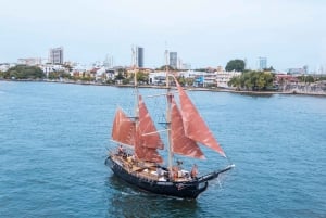 Cartagena, CO: Sunset Skyline Pirate Boat Tour with Drinks