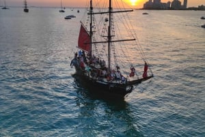 Cartagena, CO: Sunset Skyline Pirate Boat Tour with Drinks