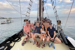 Cartagena, CO: Sunset Skyline Pirate Boat Tour with Drinks