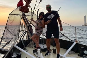 Cartagena, CO: Sunset Skyline Tour en barco pirata con bebidas