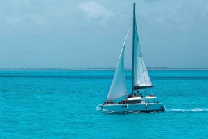 Catamaran Isla Mujeres + Coco Bongo Combo tour