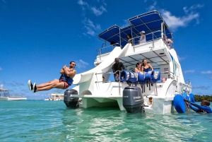 Catamaran party Boat con open bar y snorkeling en punta cana