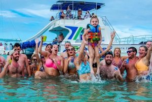 Catamaran party Boat con open bar y snorkeling en punta cana