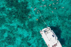 Catamaran party Boat con open bar y snorkeling en punta cana