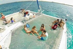 Catamaran party Isla Mujeres with drinks & lunch