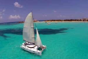 Catamaran party Isla Mujeres with drinks & lunch