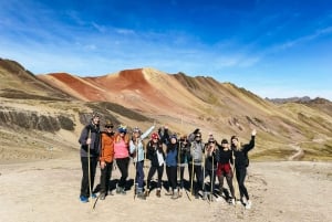 Cuzco: Excursión de un día a la Montaña del Arco Iris y al Valle Rojo (Opcional)