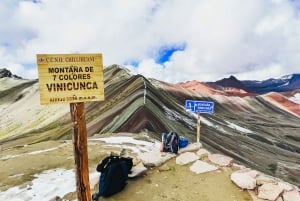 Cuzco: Excursión de un día a la Montaña del Arco Iris y al Valle Rojo (Opcional)