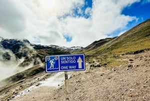 Cuzco: Excursión de un día a la Montaña del Arco Iris y al Valle Rojo (Opcional)