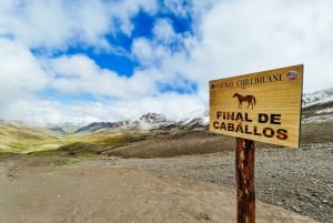 Cuzco: Excursión de un día a la Montaña del Arco Iris y al Valle Rojo (Opcional)