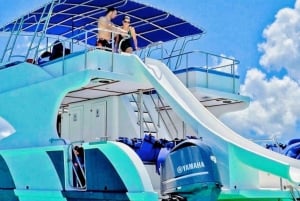 Enjoy 3 hours in the VIP Yacht Party Cruise with Open Bar