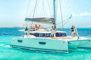 From Cancun: Isla Mujeres Catamaran Trip w/ Lunch & Open Bar