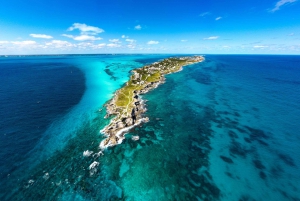 Desde Cancún: Isla Mujeres Excursión Guiada en Carrito de Golf y Club de Playa