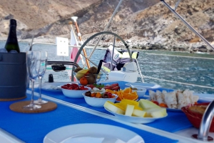 Desde Puerto de Mogán: paseo en velero con comida y bebida