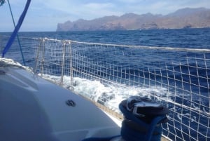 From Puerto de Mogán: Sailboat Trip with Food and Drinks