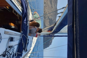 From Puerto de Mogán: Sailboat Trip with Food and Drinks